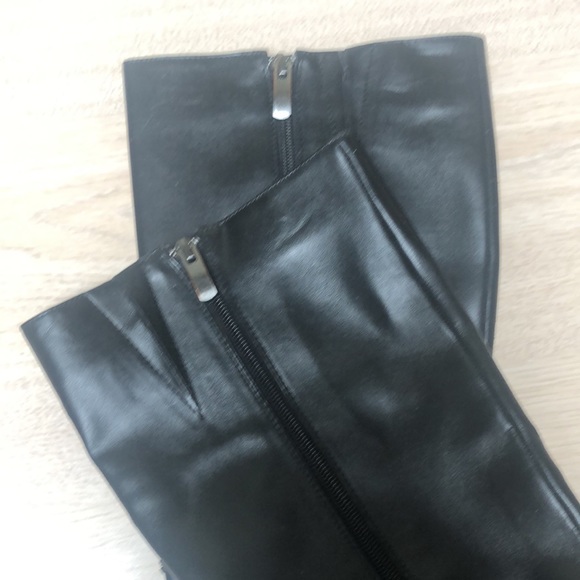 Black heeled boot - Picture 3 of 6